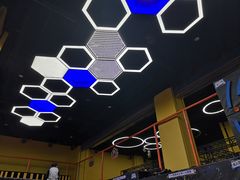 -爱蹦iBOON蹦床运动馆(江汉店)