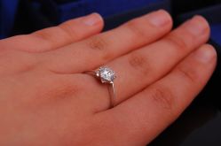 -威德钻石-克拉钻大本营(南京东路店)