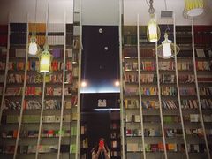 -钟书阁(松江泰晤士小镇店)