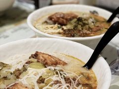 酸辣鸡翅鱼汤米线-凯峰鱼汤米线(金利達店)
