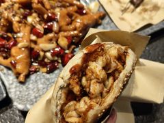 烧饼夹鸡皮-老三烧烤(北兴隆街店)
