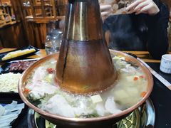 -果松木炭酸菜铜火锅·外婆参鸡汤