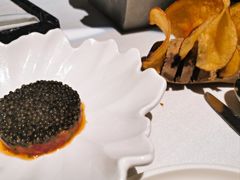 蓝鳍金枪鱼鞑靼佐鱼籽-Le Bistrot de Racine