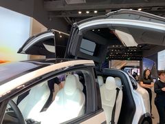 -TESLA 特斯拉(上海太古汇体验店)