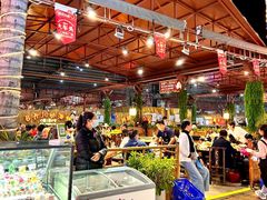 -三亚火车头万人海鲜广场