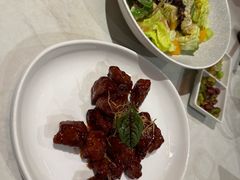 红酒泡牛仔粒-荟廷·晶萃(陆家嘴尚悦湾店)