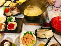 -鲜入围煮花胶鸡海鲜火锅