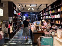 -钟书阁(松江泰晤士小镇店)