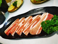 厚切双层猪五花-八乔煎肉馆·丹东特色煎锅(梅林店)