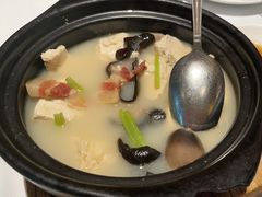 浓汤煲老豆腐-汤城小厨•粤菜•靓汤(苏州街店)