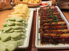 -帅巴人舅母子腊蹄民俗村