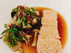 三文鱼配泰式菌菇汤汁-Jean Georges