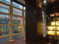 -钟书阁(松江泰晤士小镇店)