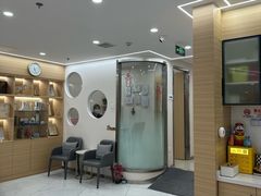 -瑞尔齿科(南京东路名人诊所)