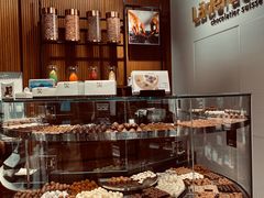 面包甜点陈列柜-Laderach 莱德拉(上海环贸iapm店)