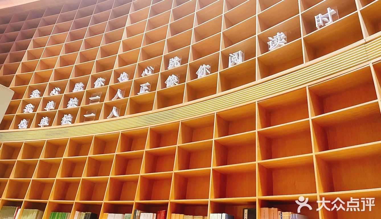 上海探店｜与光同乘，探索阅读的可能