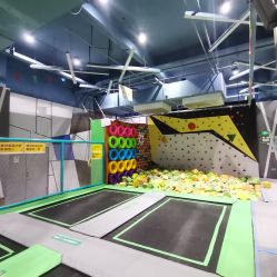 -反弹蹦床公园·亲子乐园·团建·派对(尚品奥莱店)