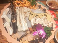 -老牌坊云南鱼豆花火锅(爱建店)