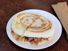 腊汁肉夹馍-汉思肴 热面皮(虬江路店)