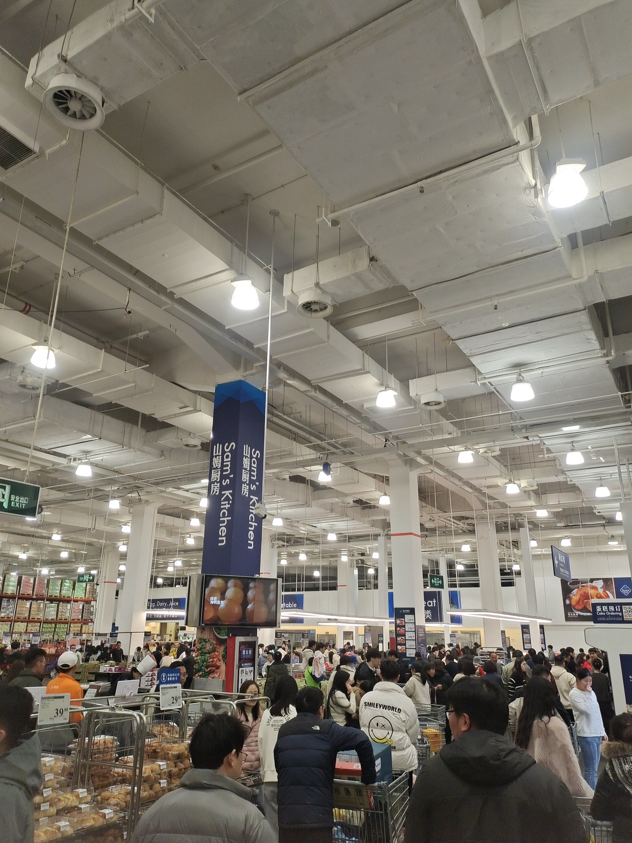 n山姆是沃尔玛的会员超市,必须有会员卡才能进,每个商品都有会员价.