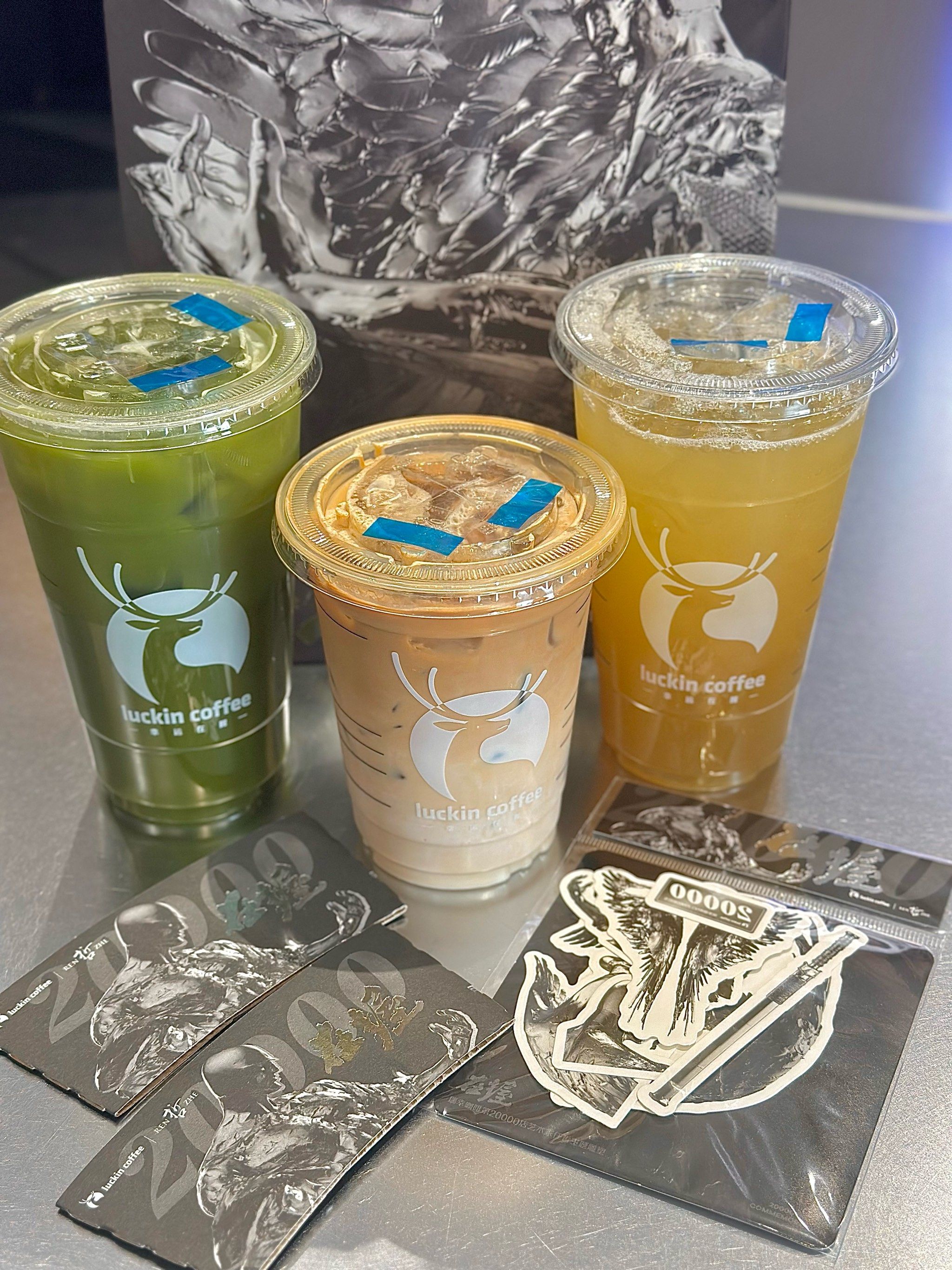 瑞幸7015艺术家任哲新品 | 单丛拿铁抹茶柠檬茶