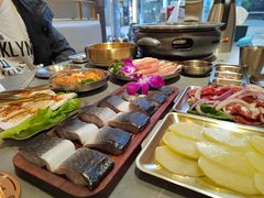 -围炉肉舍•炭烤活鳗•丹东海鲜烤肉(步行街店)