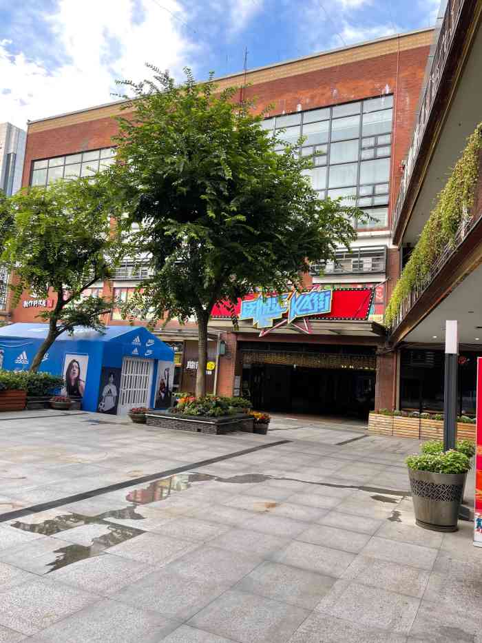 泛悦汇·ka街-"首义汇位置在首义广场附近,里面集娱乐 休.