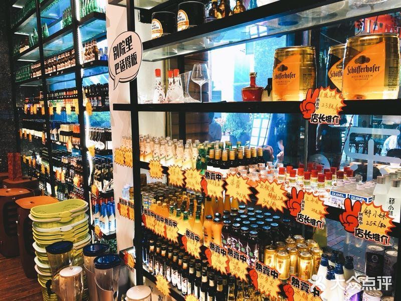 别院里音乐餐酒吧(双流航空港店)面包甜点陈列柜图片