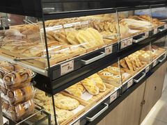 面包甜点陈列柜-皇后饼店(财富广场店)