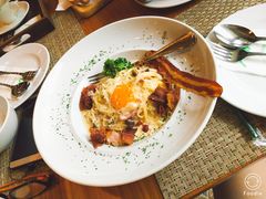 -Chom Cafe and Restaurant