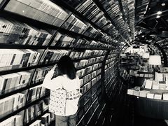 -钟书阁(珍园店)