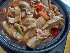 五花肉炖豆腐-东方之猪四更烤乳猪(金垦总店)