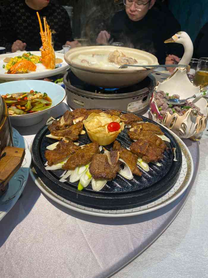 阿兴记大饭店(金港国际购物中心店)-"精装修的饭店环境 3楼全是包间大