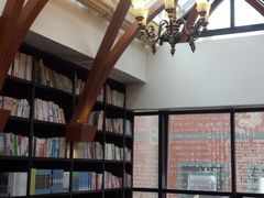 -钟书阁(松江泰晤士小镇店)