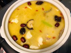 甲鱼生蚝土鸡煲-金龙·打边炉(南京西路店)