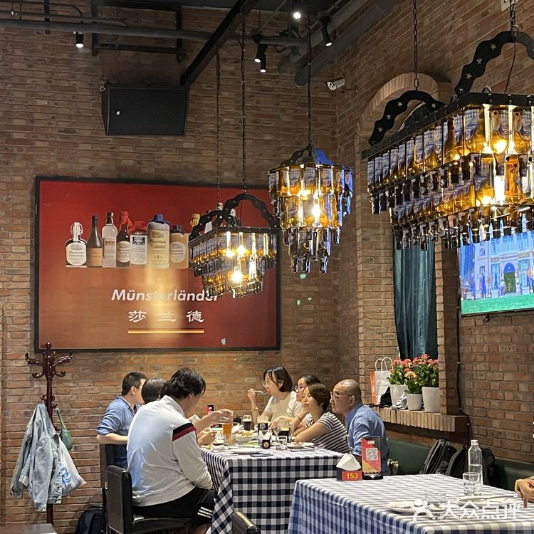 辛德勒啤酒德餐厅正宗德国黑啤烤脆皮猪肘