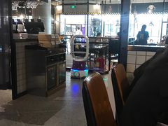 大堂-机器人火炉披萨