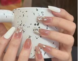-UGIRL有个美甲