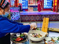 -刘姐啤酒鱼民族演艺餐厅(西街总店)