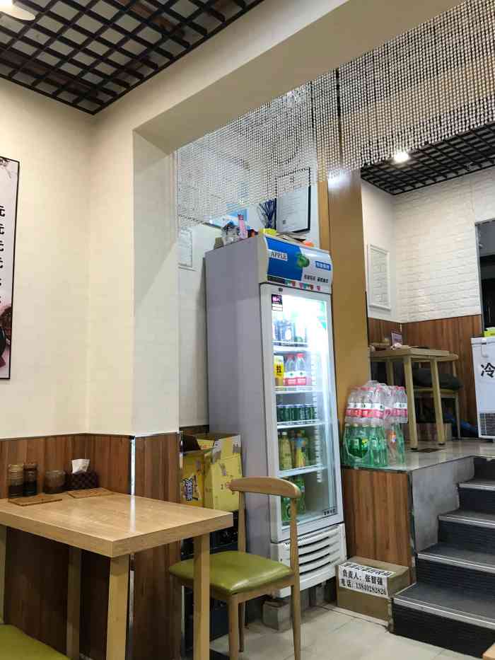 臻味轩.过桥米线(宁山中路店"家楼下的米线小店,店里还有炸串.