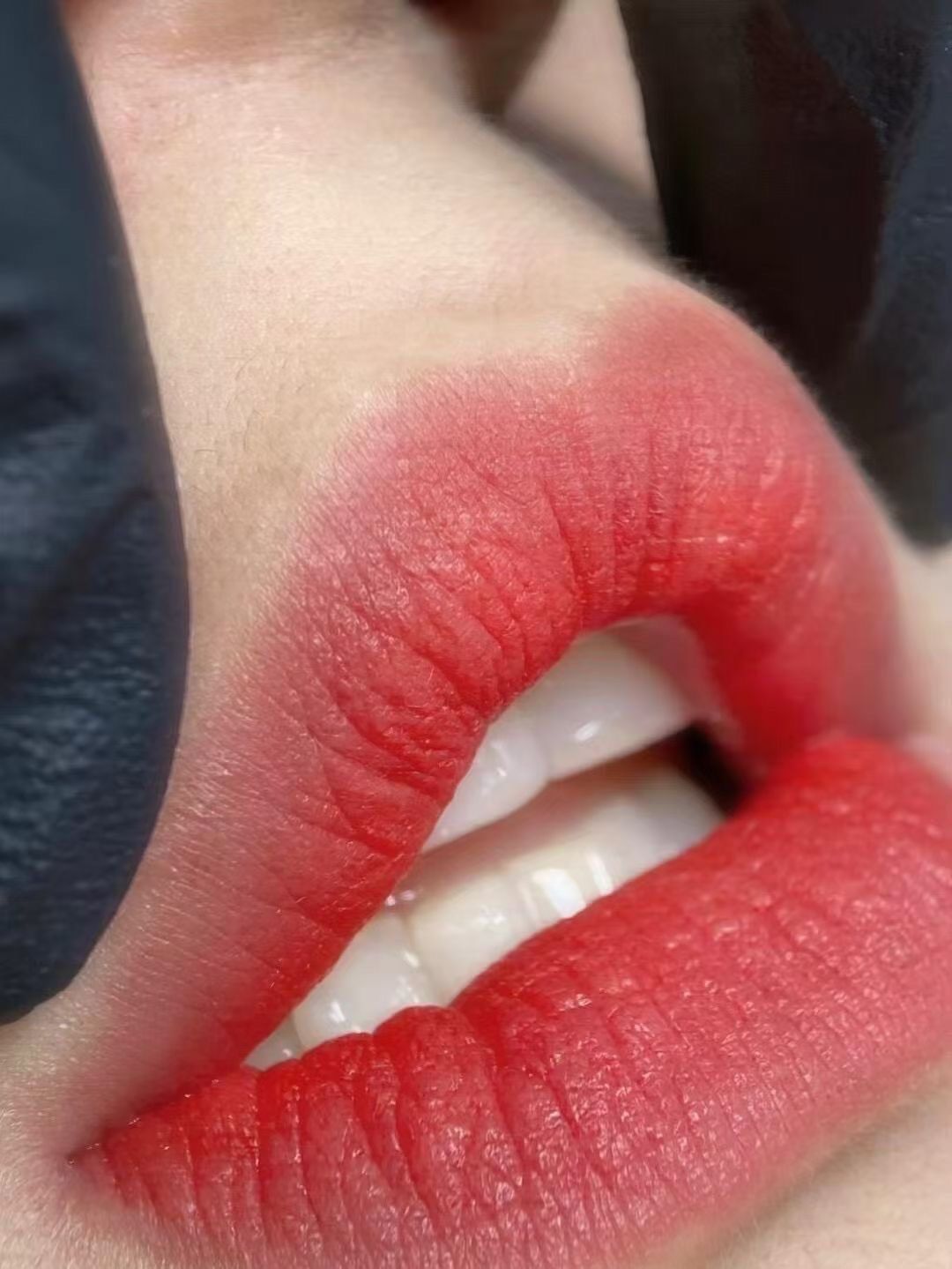 唇红齿白,真的太好看了
