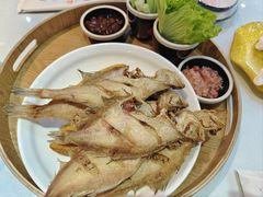 炸偏口鱼-日月昇渔家菜·海肠捞饭·大连海鲜(星海公园店)
