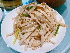 -泉畔人家·老济南经典鲁菜(大明湖店)