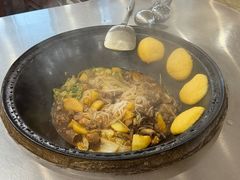 -粘豆包柴火铁锅炖