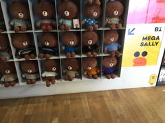 -LINE FRIENDS Garosu-gil Flagship Store