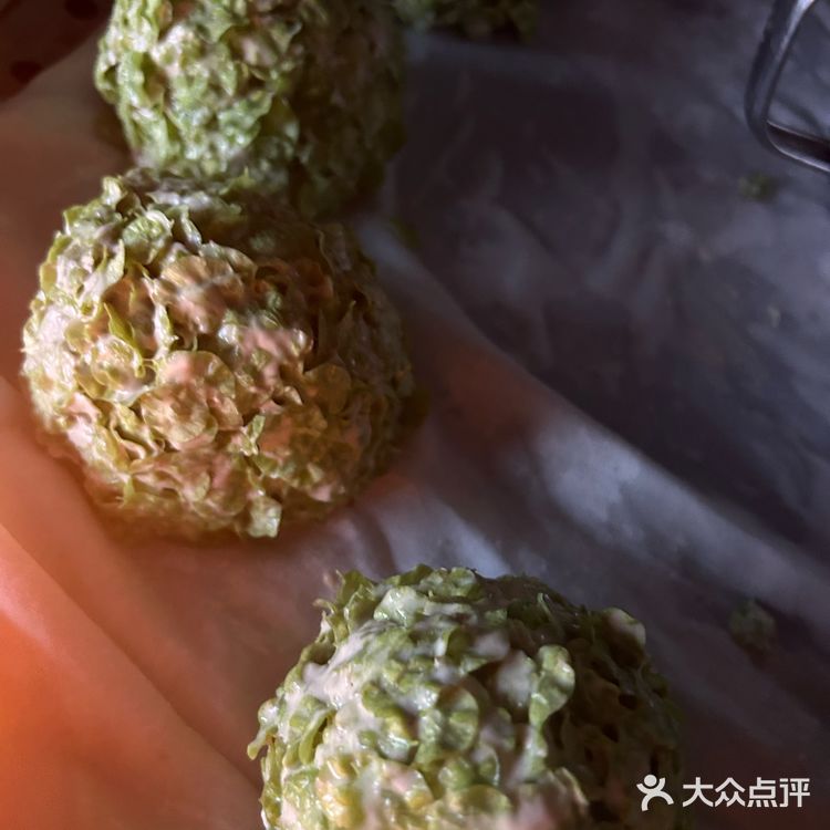 也是吃上了亲自做的榆钱馒头👍