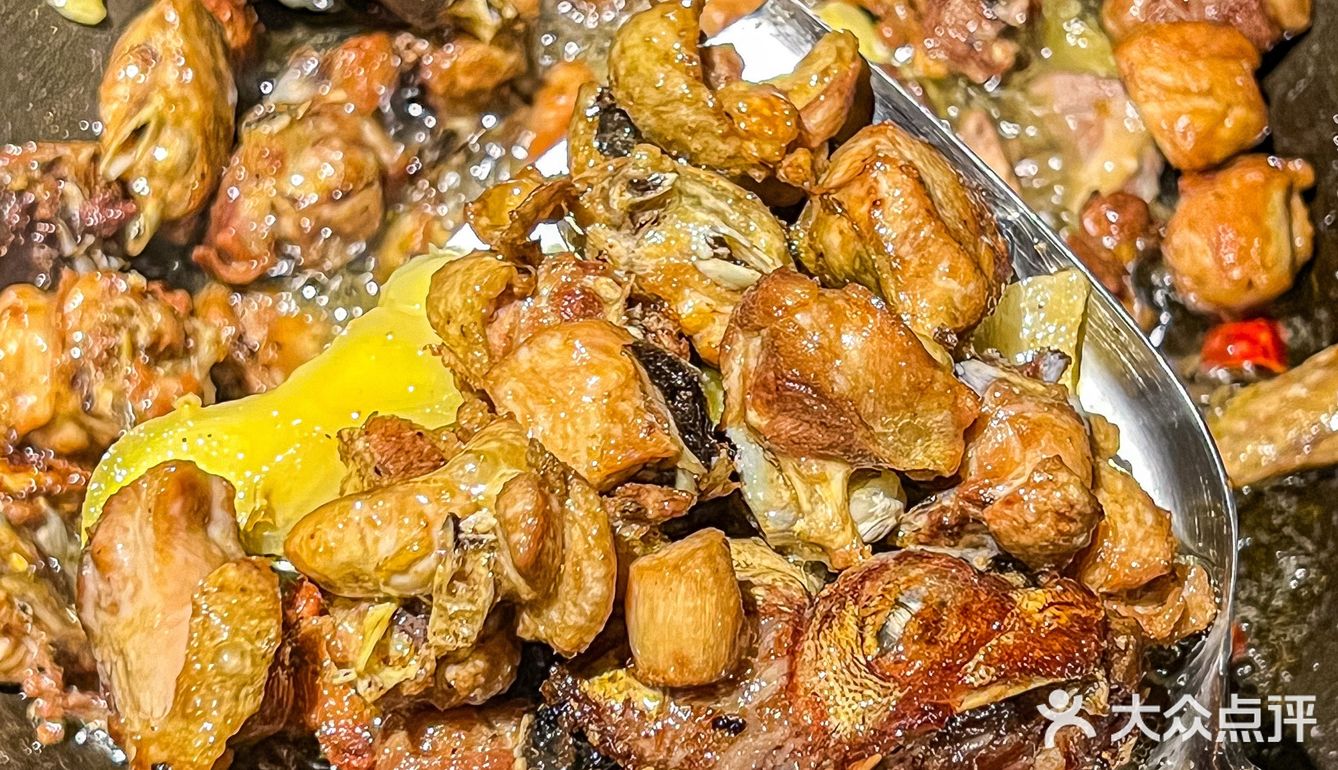 在川师大门口发现了这家仿佛走进农家四合小院的柴火鸡