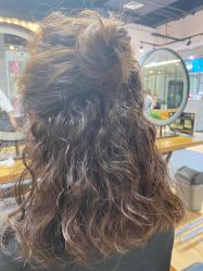 -FRIDAY星期五专业美发沙龙