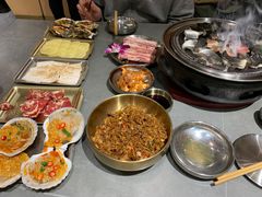 -围炉肉舍•炭烤活鳗•丹东海鲜烤肉(步行街店)