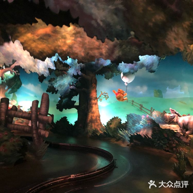 吃完晚饭 接着去看看夜景 还有体验了最刺激的星际穿越